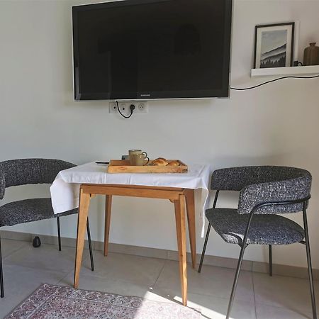 לינה וארוחת בוקר Prissé Au Jardin Des Deux Roches מראה חיצוני תמונה