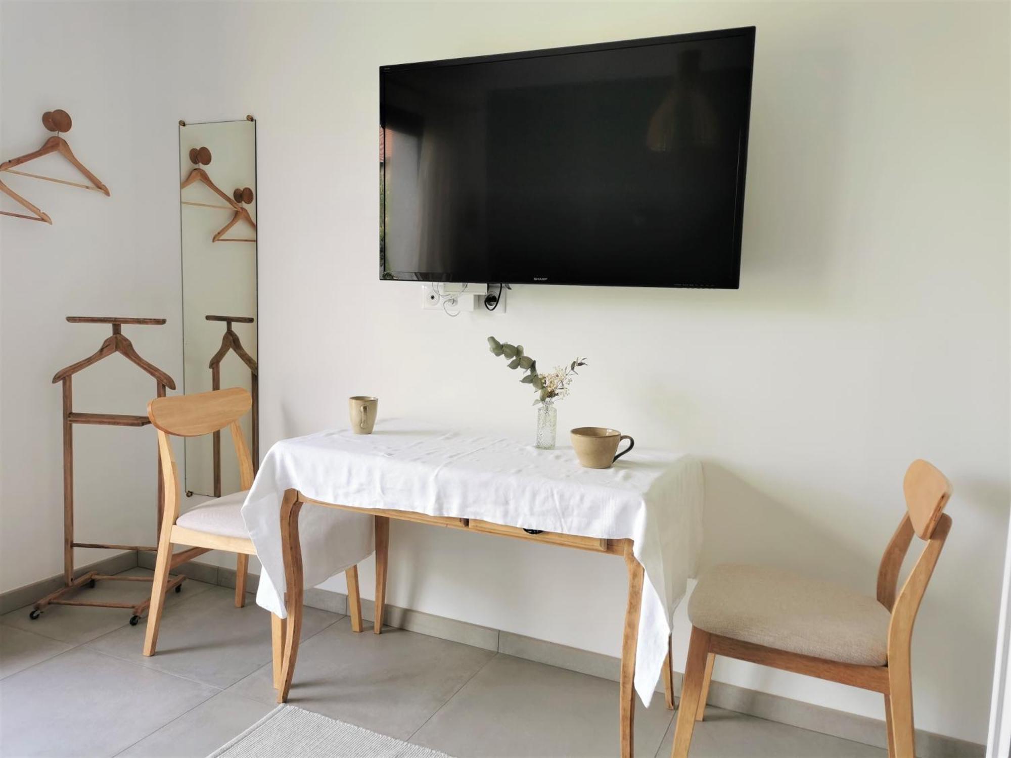 לינה וארוחת בוקר Prissé Au Jardin Des Deux Roches מראה חיצוני תמונה