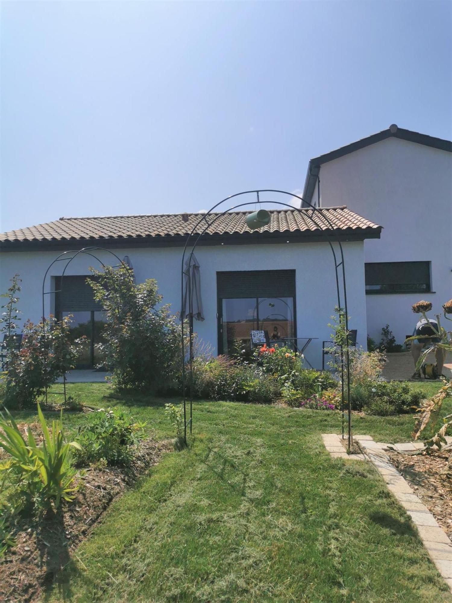 לינה וארוחת בוקר Prissé Au Jardin Des Deux Roches מראה חיצוני תמונה