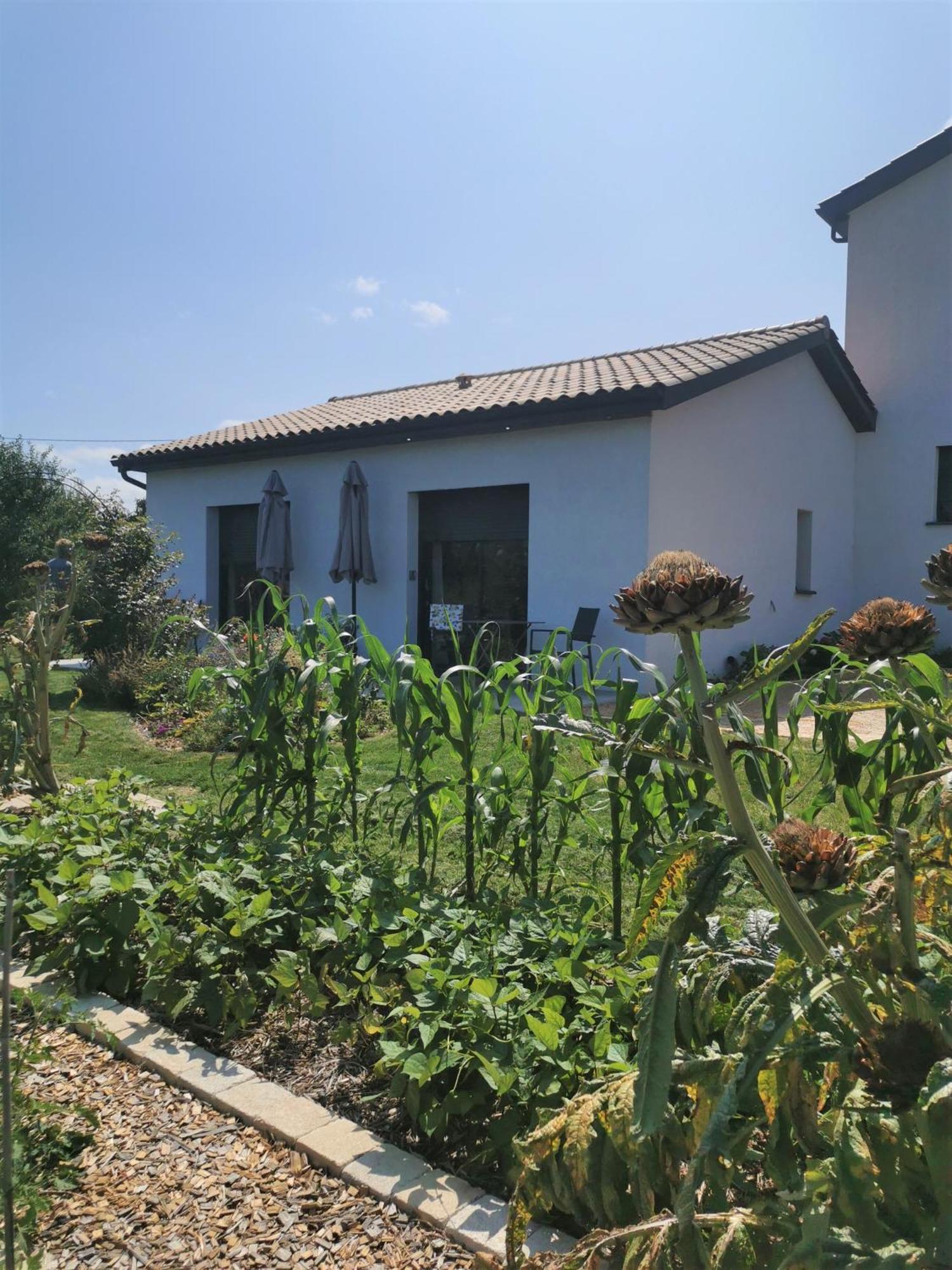 לינה וארוחת בוקר Prissé Au Jardin Des Deux Roches מראה חיצוני תמונה
